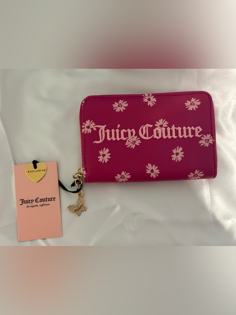 Juicy Couture Hot Pink Daisy Zip around Wallet with Gold Butterfly Charm! NWT 🌼🦋
